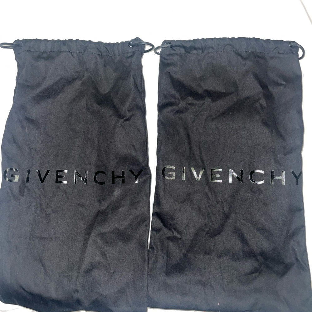 Givenchy - Picture 4 of 7